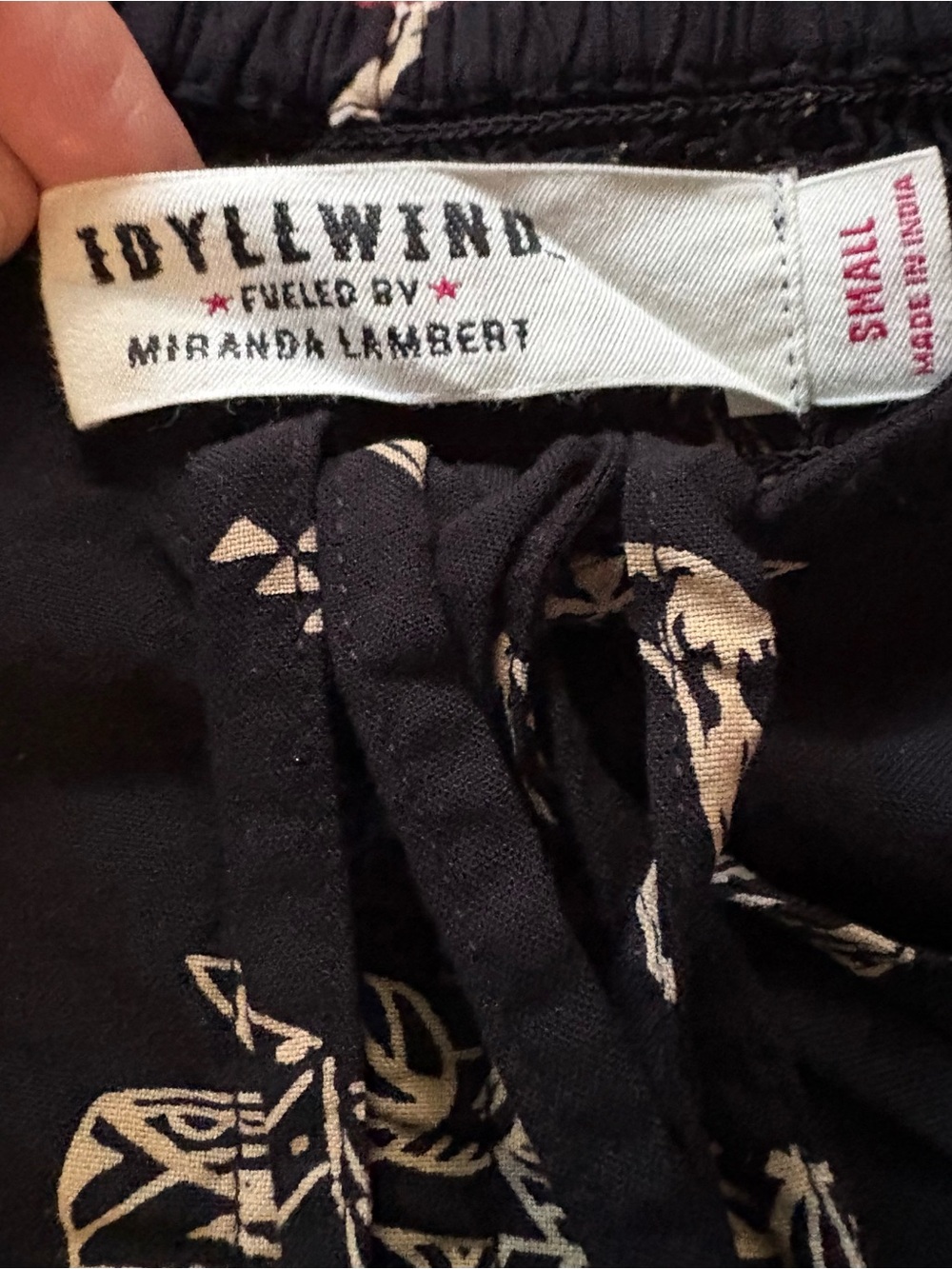 Idyllwind Women’s Black Crop Top with Western Motif Print Size Small